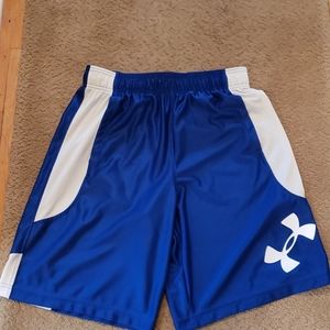 Mens L under armour shorts